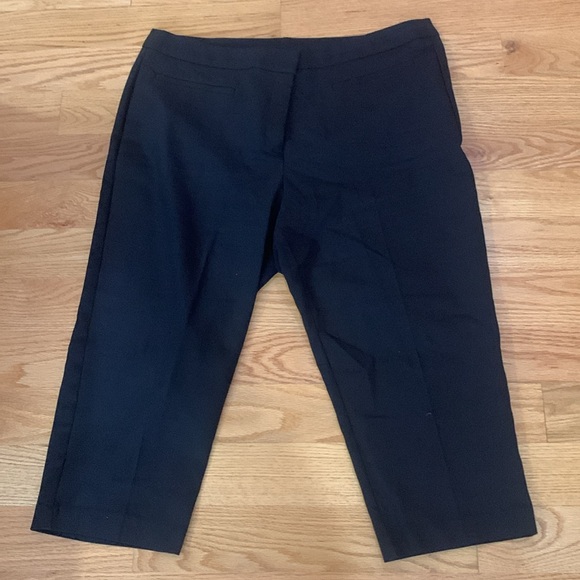Fabulously Slimming by Chico’s Black stretch capris pants Sz 3/XL - Picture 3 of 9